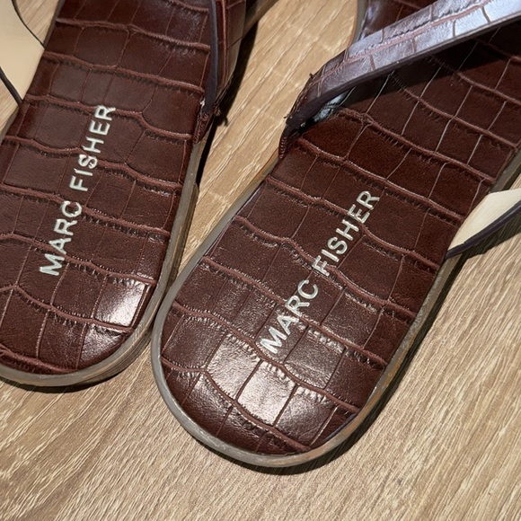 Marc Fisher Sandals crisscross straps faux leather reptile print croc 6.5 - Picture 3 of 5